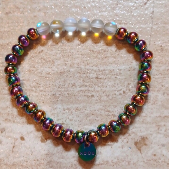 NOGU Jewelry - Gorgeous NOGU Irredescent Stretch Beaded Bracelet